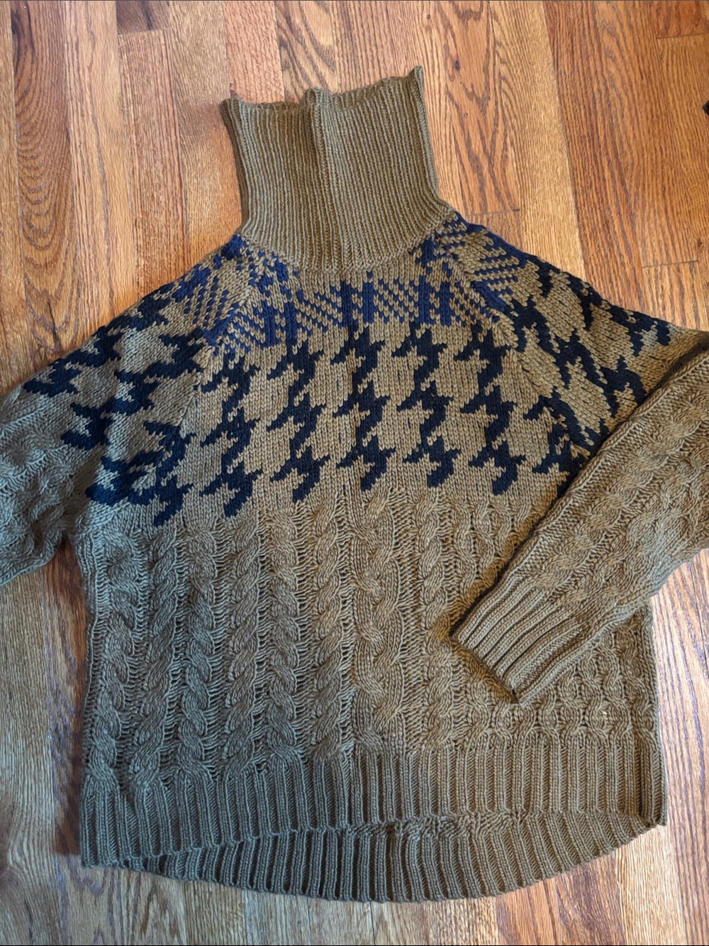 Men's Olive Cable Knit Turtleneck Sweater with Navy Pattern